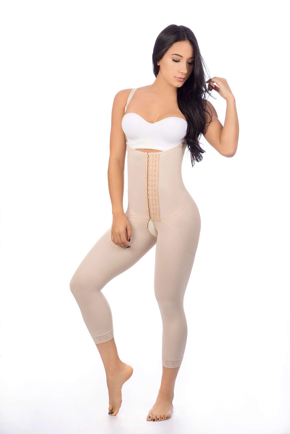 Under knee faja with suspender straps and hook closure